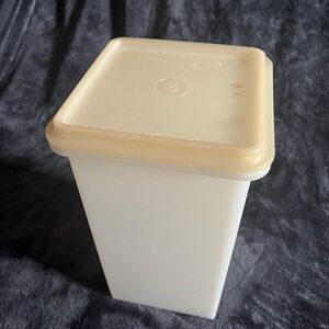 Vintage Tupperware Cracker Keeper/1315-1 and 1314-5